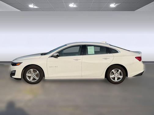 Summit White 2024 Chevrolet Malibu FWD 1LT