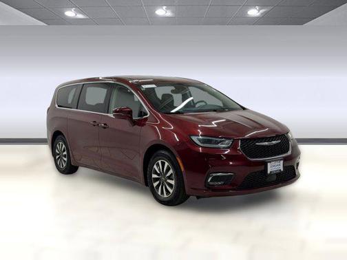 Velvet Red Pearlcoat 2022 Chrysler Pacifica Hybrid Touring L