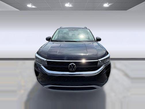 Deep Black Pearl 2024 Volkswagen Taos 1.5T SE