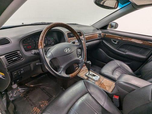 2005 Hyundai XG350 L