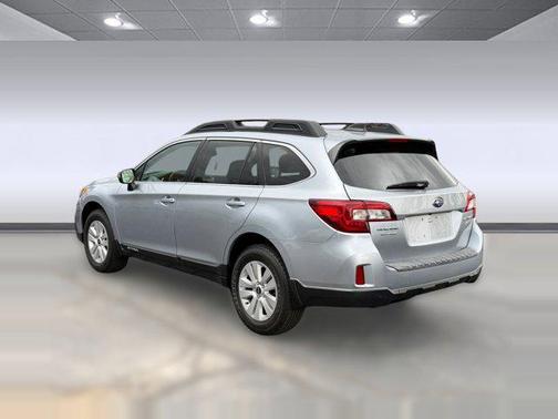 Ice Silver Metallic 2017 Subaru Outback 2.5i Premium