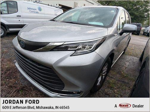 2021 Toyota Sienna XLE 8 Passenger