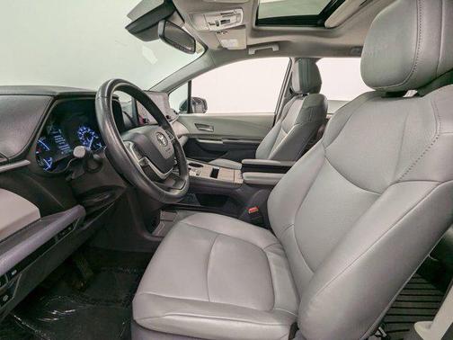 2021 Toyota Sienna XLE 8 Passenger
