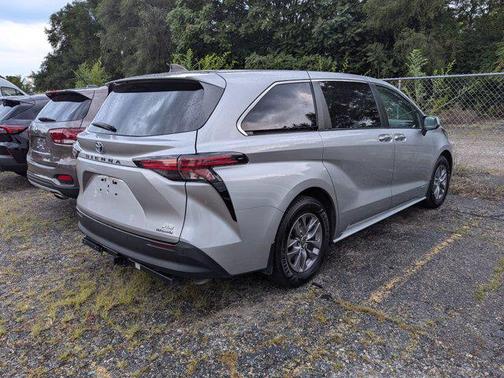 2021 Toyota Sienna XLE 8 Passenger