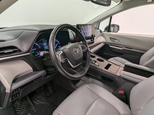 2021 Toyota Sienna XLE 8 Passenger