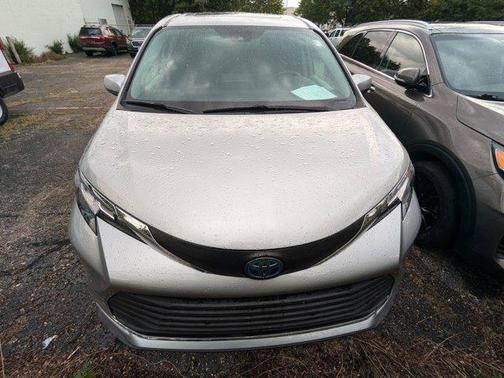 2021 Toyota Sienna XLE 8 Passenger