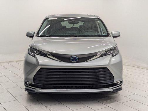 2021 Toyota Sienna XLE 8 Passenger