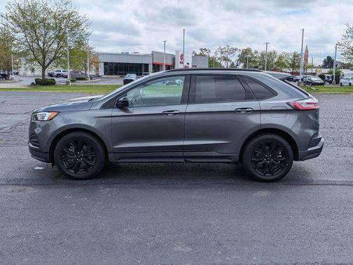 2022 Ford Edge SE