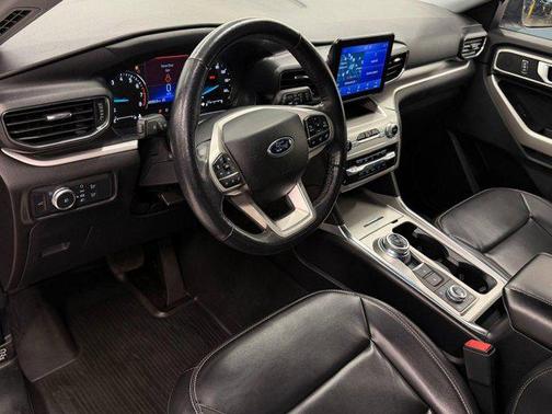 Atlas Blue Metallic 2021 Ford Explorer XLT