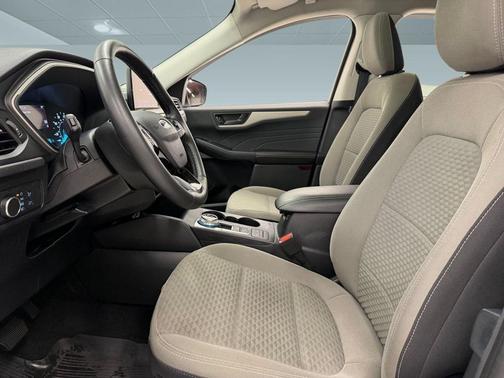 Oxford White 2022 Ford Escape SE