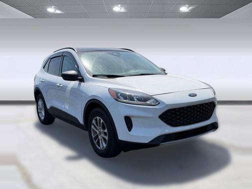 Oxford White 2022 Ford Escape SE