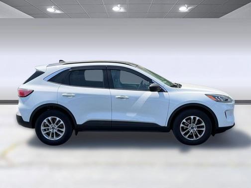 Oxford White 2022 Ford Escape SE