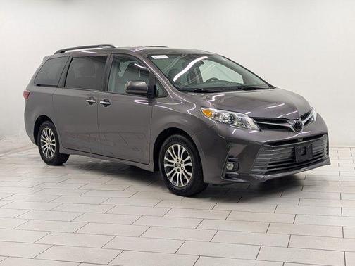 2020 Toyota Sienna XLE Premium