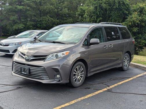 2020 Toyota Sienna XLE Premium