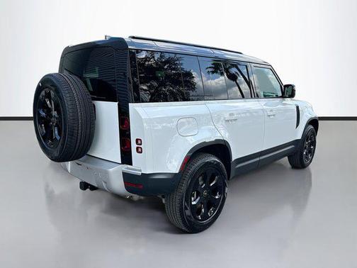 2025 Land Rover Defender 110 P400 S