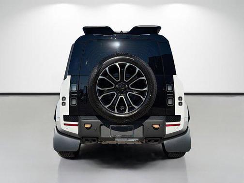 2026 Land Rover Defender P635 OCTA