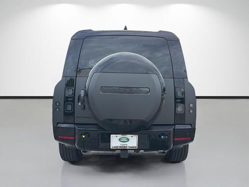 Carpathian Grey Premium Metallic 2026 Land Rover Defender P400 X-Dynamic SE