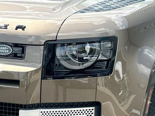 2025 Land Rover Defender 110 P300