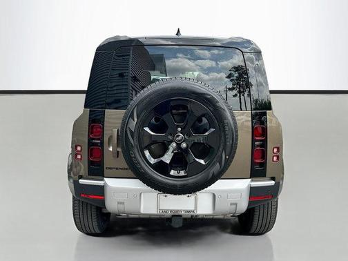 2025 Land Rover Defender 110 P300