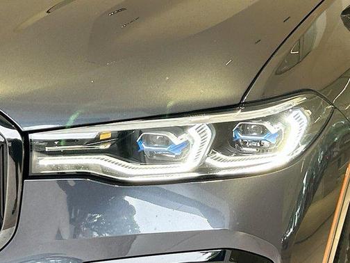 2022 BMW X7 M50i