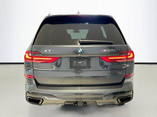 2022 BMW X7 M50i