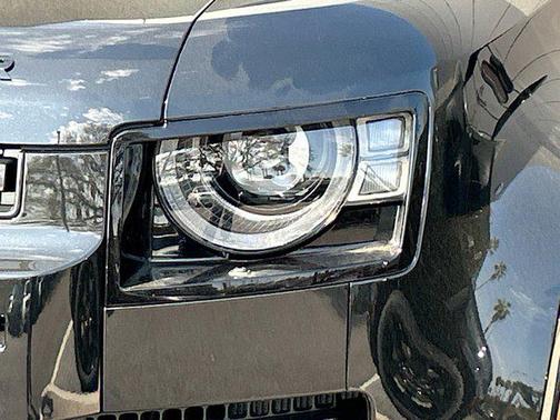 2025 Land Rover Defender 110 V8