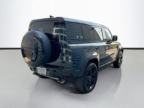 2025 Land Rover Defender 110 V8
