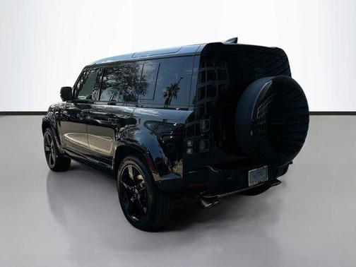 2025 Land Rover Defender 110 V8