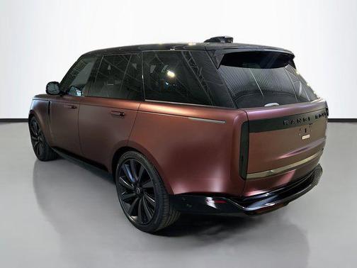 2025 Land Rover Range Rover P615 SV