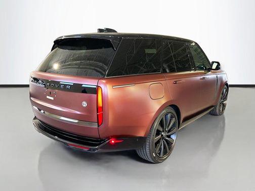 2025 Land Rover Range Rover P615 SV