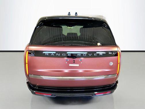 2025 Land Rover Range Rover P615 SV