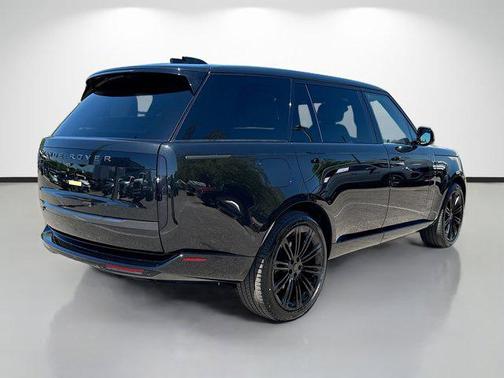 Santorini Black Metallic 2026 Land Rover Range Rover P400 SE 7 Seat