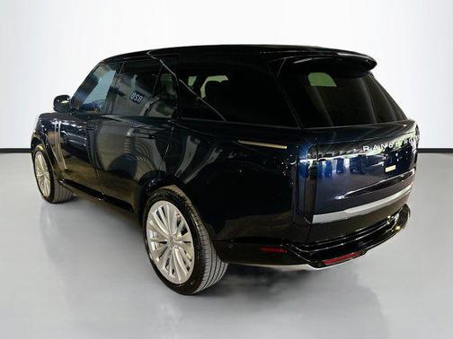2025 Land Rover Range Rover P530 SE