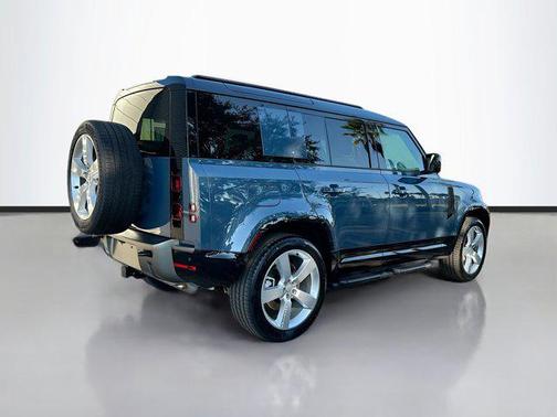 2025 Land Rover Defender 110 P400 X-Dynamic SE