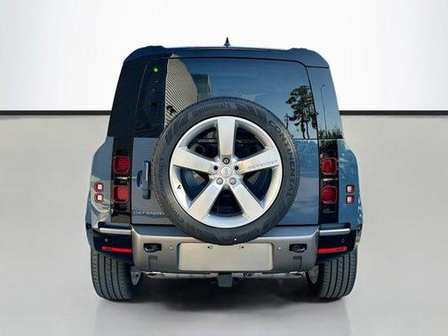 2025 Land Rover Defender 110 P400 X-Dynamic SE