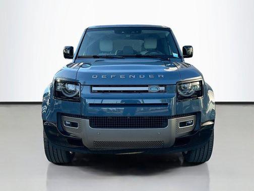 2025 Land Rover Defender 110 P400 X-Dynamic SE