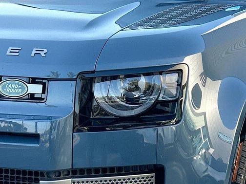 2025 Land Rover Defender 110 P400 X-Dynamic SE