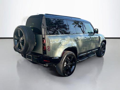 2025 Land Rover Defender 110 P400 X-Dynamic SE