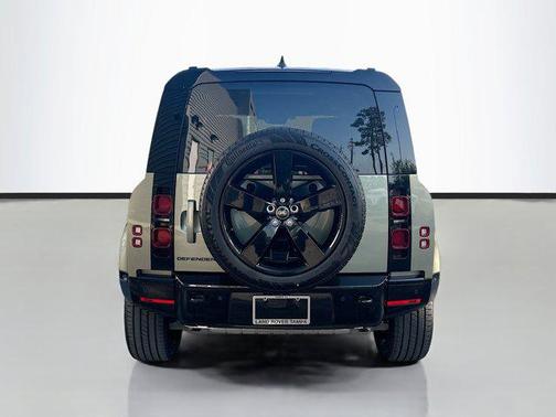 2025 Land Rover Defender 110 P400 X-Dynamic SE