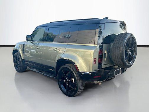 2025 Land Rover Defender 110 P400 X-Dynamic SE