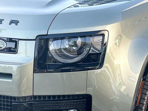 2025 Land Rover Defender 110 P400 X-Dynamic SE