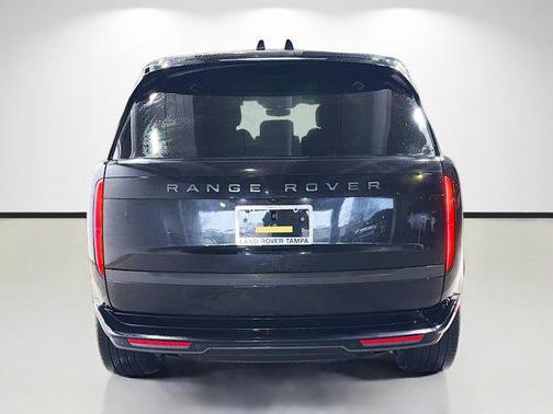 2026 Land Rover Range Rover P400 SE 7 Seat