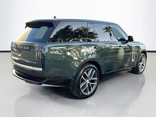 2025 Land Rover Range Rover P550e Autobiography