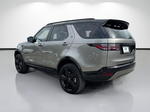 Silicon Silver Premium Metallic 2025 Land Rover Discovery P360 Dynamic SE