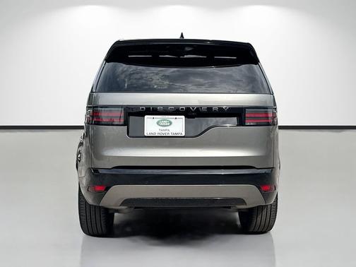 Silicon Silver Premium Metallic 2025 Land Rover Discovery P360 Dynamic SE