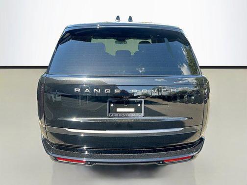 2025 Land Rover Range Rover P530 SE