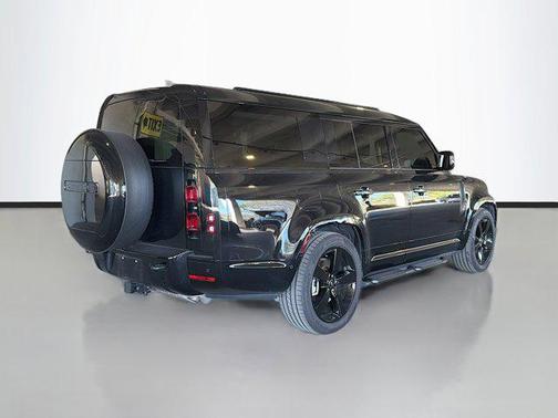 2025 Land Rover Defender 130 P400 X-Dynamic SE