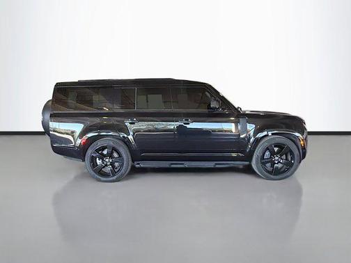 2025 Land Rover Defender 130 P400 X-Dynamic SE