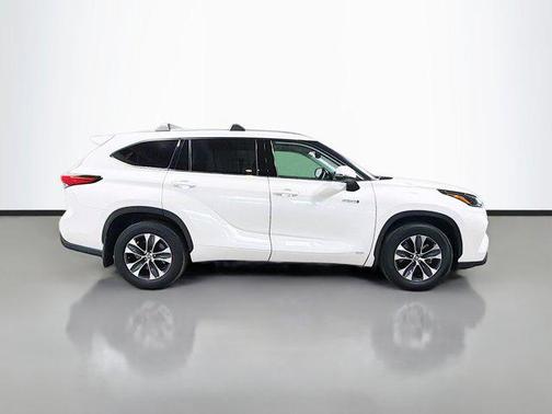 2021 Toyota Highlander Hybrid XLE
