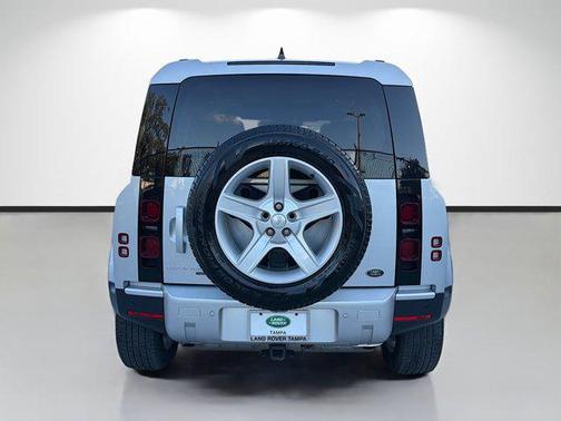 2023 Land Rover Defender 110 SE